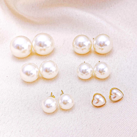 Brinco Pérola Branca Lisa e Coração - Vários Tamanhos