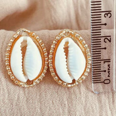 Brinco Dourado Formas em Búzios, Estrela do Mar e Concha | Moda Mar e Sereismo, na internet