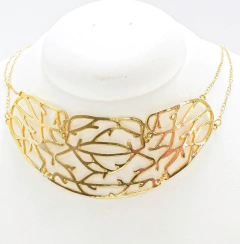 Colar Choker Dourada com Detalhes Elegantes Estilo Vazado na internet