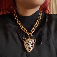 Colar Feminino de Corrente Grossa e Pingente de Onça - comprar online