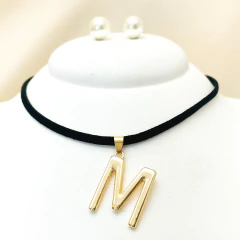 Kit Colar Letra Inicial Dourada e Brinco Pérola - Couro Preto