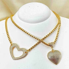 Colar Pingente Coração e Corrente Veneziana Dourado com Relevo