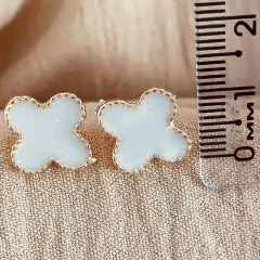 Brinco Trevo de Quatro Folhas Pequeno na internet