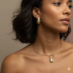 Kit Colar e Brinco Gota Dourada Textura Côncava