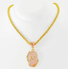 Colar Pingente Letra Resinada com Corrente Veneziana - loja online