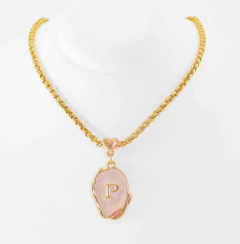 Imagem do Colar Pingente Letra Resinada com Corrente Veneziana