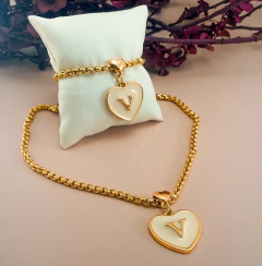 Kit Colar e Pulseira Pingente Letra Inicial Coração Resinado - Veneziana - comprar online
