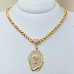 Colar Pingente Letra Resinada com Corrente Veneziana - GRM Bijuterias