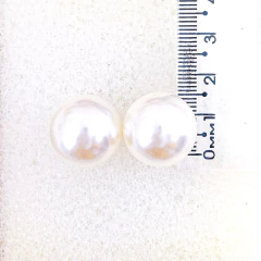 Brinco Pérola Branca Lisa e Coração - Vários Tamanhos na internet