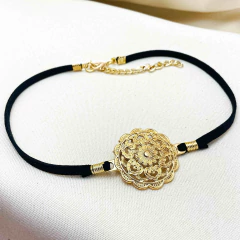 Colar Preto Boho Chic Pingente Dourado - Country - comprar online