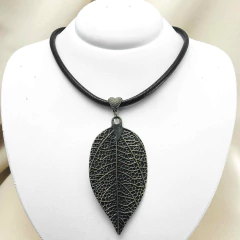 Colar Couro Preto com Pingente Ouro Velho - Pedrarias - loja online