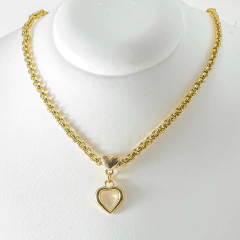 Imagem do Colar Dourado com Pingente Coração e Moda Religiosa, Corrente Veneziana | Acessório Bijuteria