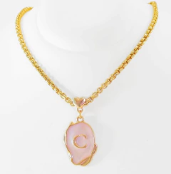 Colar Pingente Letra Resinada com Corrente Veneziana na internet