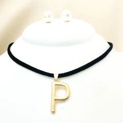 Kit Colar Letra Inicial Dourada e Brinco Pérola - Couro Preto na internet