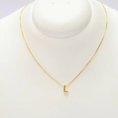 Colar Gargantilha Fina Minimalista Letras - GRM Bijuterias