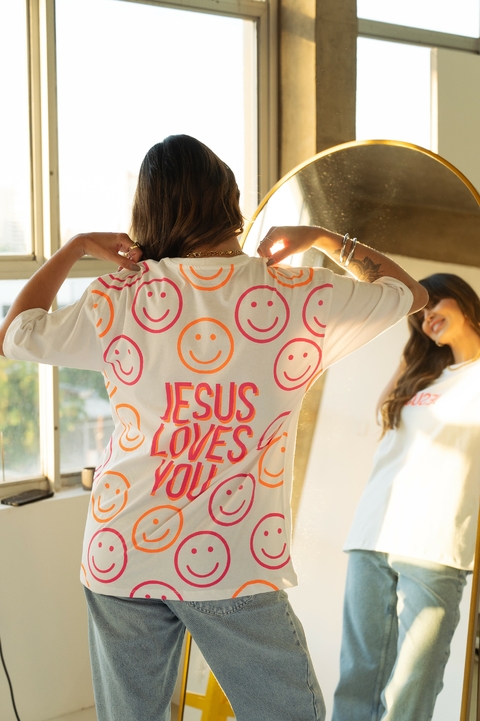 Camiseta CRISTÃ JESUS LOVES - OFF FEMININA - comprar online