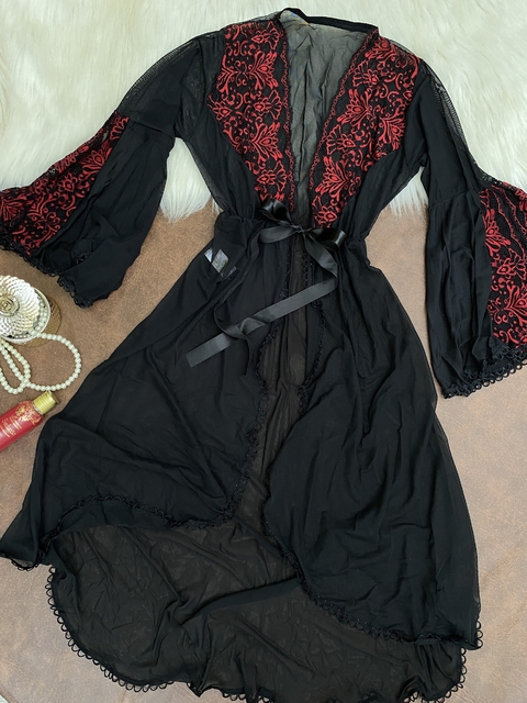 Robe Luxo modelo mullet preto e vermelho
