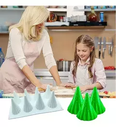 Molde De Silicona Pinos X8 Ideal Velas, Resina, Etc. - Lua Distribuidora