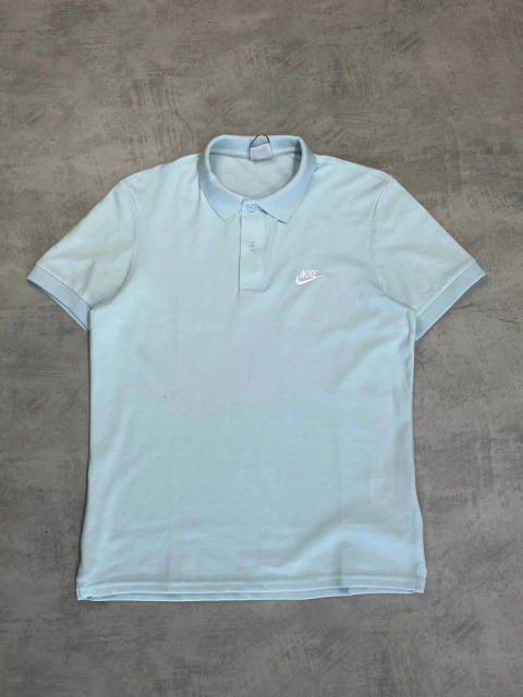 CAMISETA POLO NK SPORTWEAR - AZUL CLARO