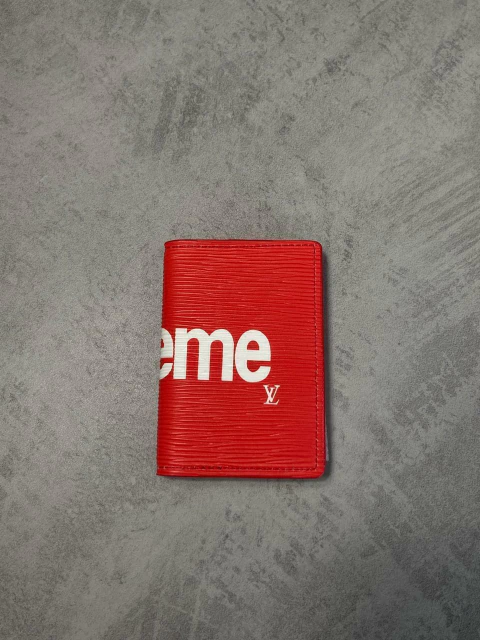 PORTA CARTÃO SUPREME X LOUIS VUITTON - VERMELHO