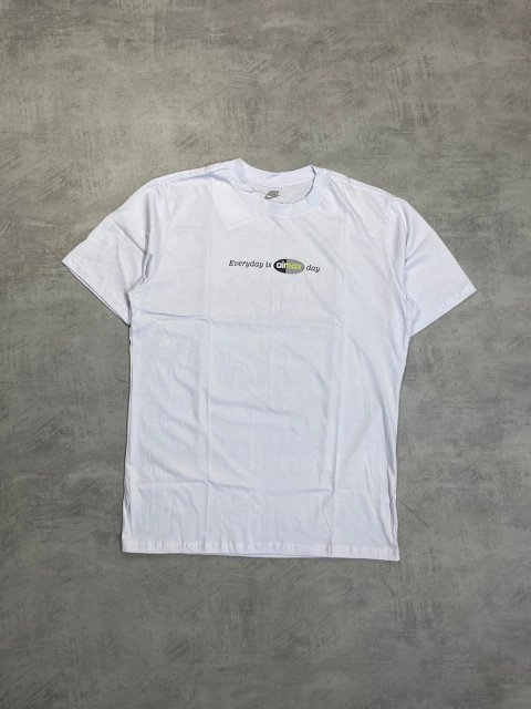 CAMISETA NK AIR MAX DAY - BRANCO
