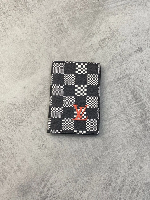 PORTA CARTÃO LOUIS VUITTON XADREZ - PRETO/BRANCO