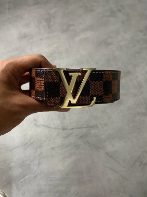 CINTO LOUIS VUITTON XADREZ - MARROM