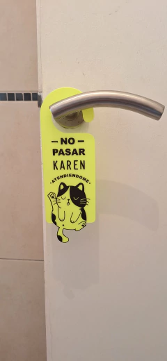 COLGANTES PARA PUERTAS ( Karen atendiendome ) en internet