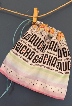 BOLSA DE TELA ESTAMPADA CON CORDON