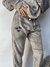 CONJUNTO POLAR SOFT BORDADO MARIPOSA MILAN GRIS TOPO - Olivia Store
