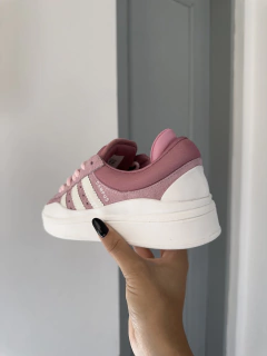 Imagem do Adidas Campus Bad Bunny Rosa