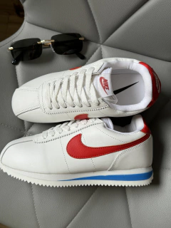 Nike Cortez na internet