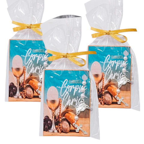 Cartão Perfumado com Imã e Terço Lembrancinha Batizado Primeira Eucaristia