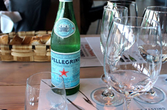 Kit c/ 15und Água Mineral Com Gás SAN PELLEGRINO 750ml - Fruttato