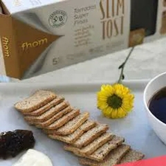Torrada Vegana Slim Tost Integral Grãos FHOM 110g
