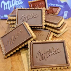 Kit c/ 3und Biscoito MILKA Choco Biscuit 150g na internet