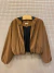 Jaqueta cropped corta vento marrom - comprar online