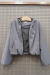 Jaqueta cropped corta vento cinza