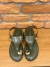 Rasteira fivela bico verde militar