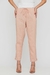 Detalhe frontal da Calça Comfy Amarração Cós Rosa Rubinella com bolsos laterais e amarração no cós.
