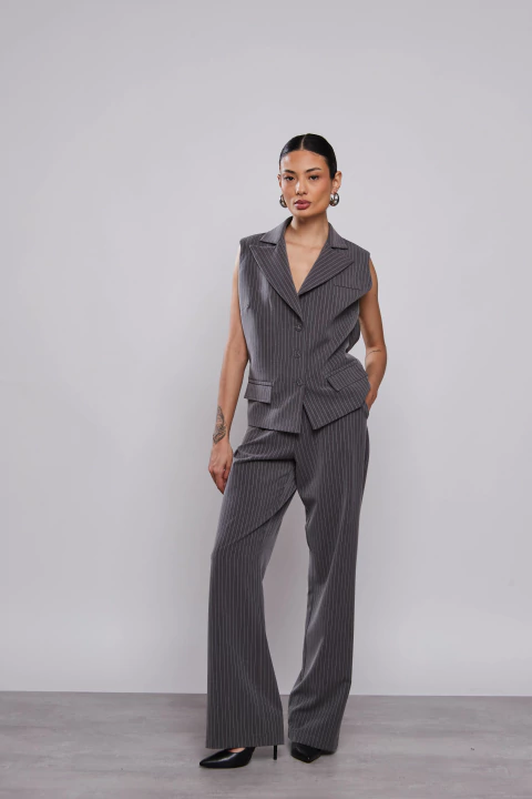 Calça Reta Cinza Chumbo - comprar online