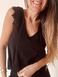 1804 Musculosa con puntilla