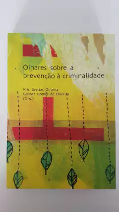 OLIVEIRA, Kris Brettas; OLIVEIRA, Gleiber Gomes de (org.). Olhares sobre a prevenção à criminalidade
