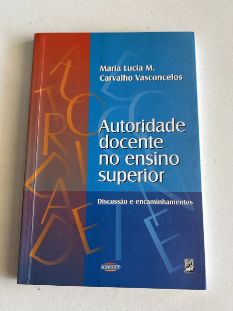 VASCONCELOS, Maria Lucia M. Carvalho. Autoridade docente no ensino superior. - comprar online