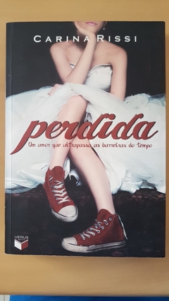 RISSI, Carina. Perdida: um amor que ultrapassa as barreiras do tempo