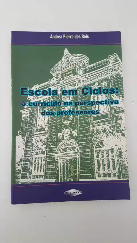 REIS, Andrea Pierre dos. Escola em ciclos: o currículo na perspectiva dos professores