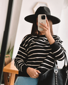 Sweater Selena Black en internet