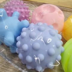 PELOTAS SENSORIALES CON TEXTURAS - Set x 6 en internet
