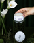 Vela perfumada em pote de alumínio. Cera de coco 100% vegetal. Fragrâncias de alta performance com intensa projeção no ambiente. 
