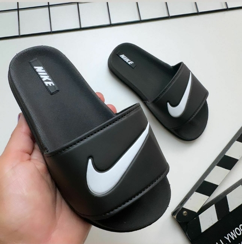 Chinelo Nike infantil